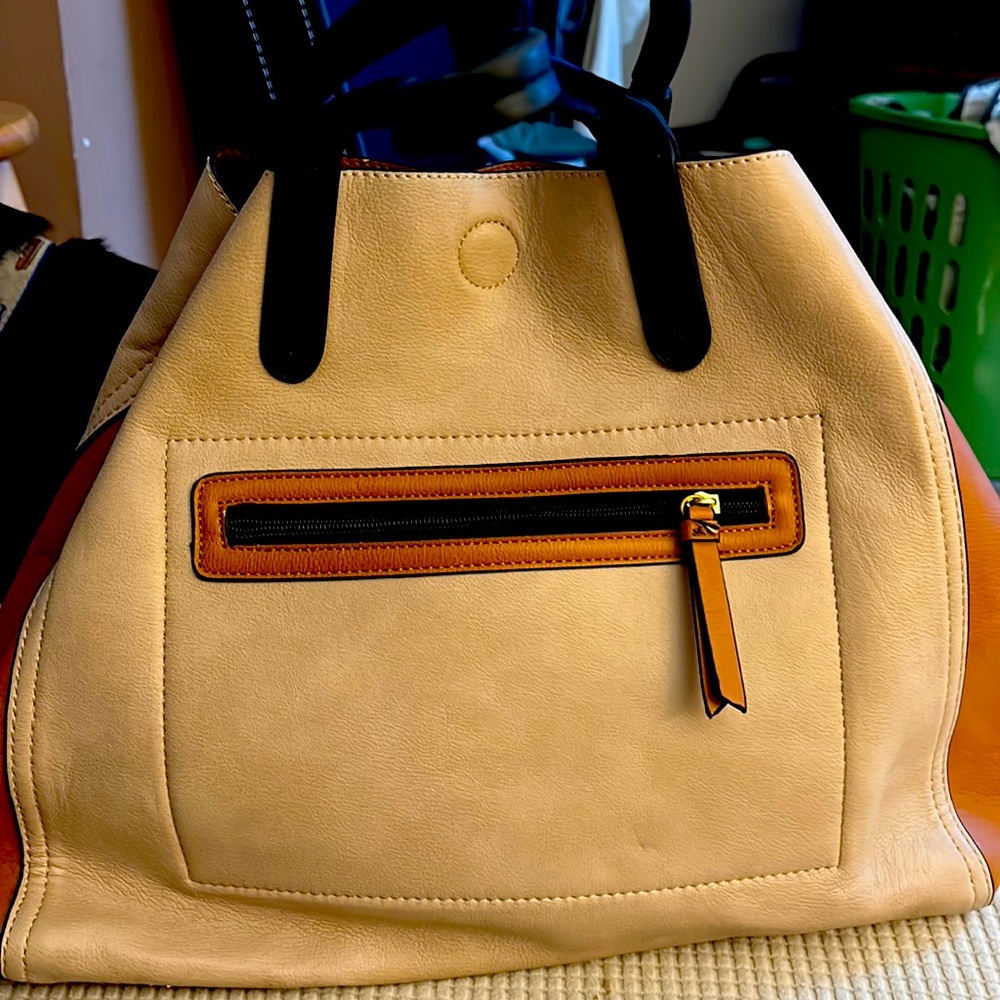 Neiman Marcus tote purse magnetic clasp